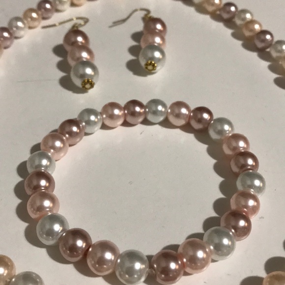 Pearl - Picture 2 of 2